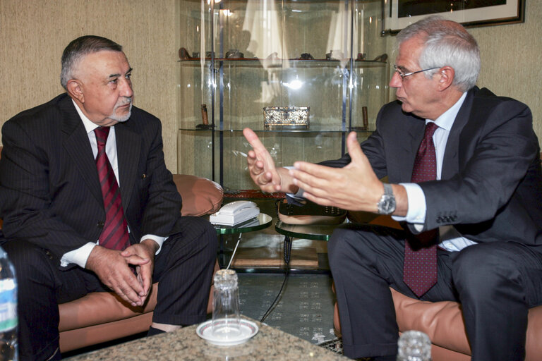 Valokuva 6: Josep Borrell Fontelles, EP President is greeted by his Moroccan counterpart Abdelwahad Radi during his official visit in Rabat, Morocco, September 14, 2005