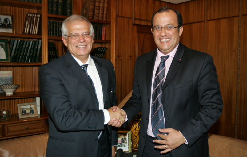 Valokuva 9: Josep Borrell Fontelles, EP President meets Taib Fassi Fihri (L) Moroccan Secretary of State for Foreign Affairs in Rabat during his official visit to Morocco, September 9, 2005.