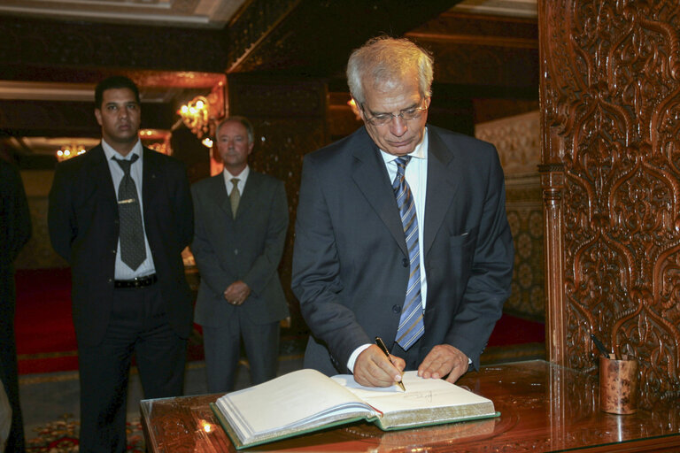 Valokuva 20: Josep Borrell Fontelles, EP President visits the Mohammed V Mausoleum in Rabat during his official visit to Morocco, September 15, 2005