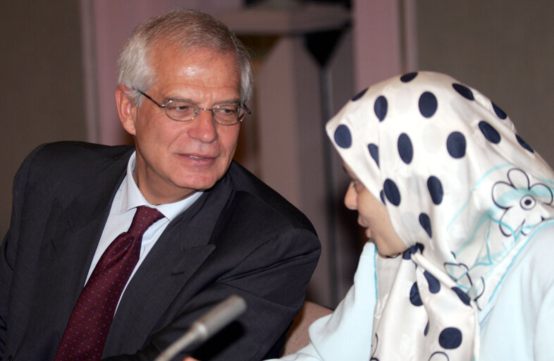 Valokuva 8: Josep Borrell Fontelles, EP President meets Soumaya Ben Khaldoun member of the Islamist Party (PJD) and President of Moroccan Foreign Affairs in Rabat during his official visit to Morocco, September 9, 2005.