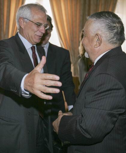 Valokuva 7: Josep Borrell Fontelles, EP President is greeted by his Moroccan counterpart Abdelwahad Radi during his official visit in Rabat, Morocco, September 14, 2005