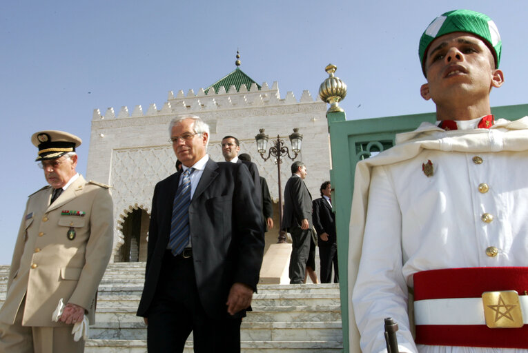 Valokuva 17: Josep Borrell Fontelles, EP President visits the Mohammed V Mausoleum in Rabat during his official visit to Morocco, September 15, 2005.