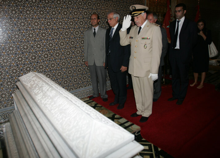 Valokuva 18: Josep Borrell Fontelles, EP President visits the Mohammed V Mausoleum in Rabat during his official visit to Morocco, September 15, 2005.