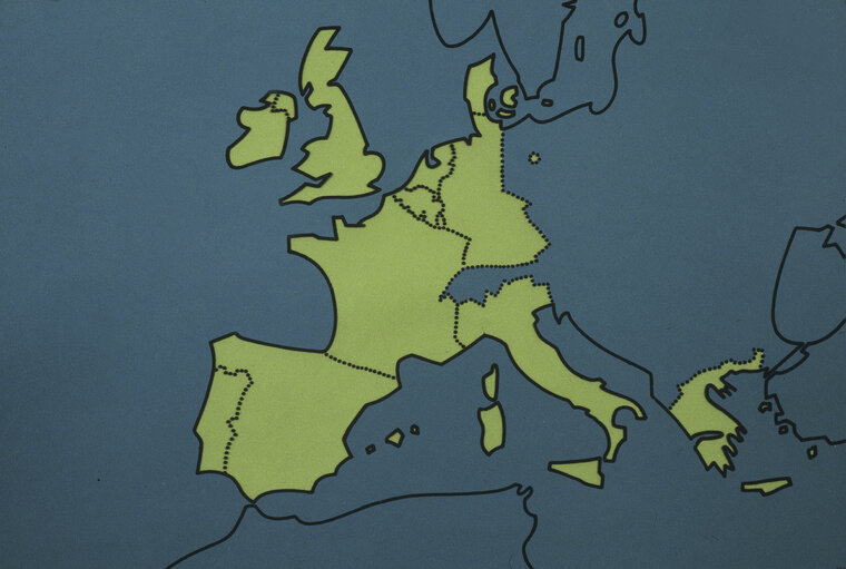 Fotografija 41: Map of Europe in 1986 -EP Illustration - Europe map by Country graphical vieuw -EP illustrative color Slide covering the different European themes and work