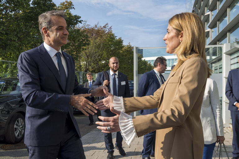 Photo 12: Roberta METSOLA, EP President meets with Kyriakos MITSOTAKIS, Greek Prime Minister