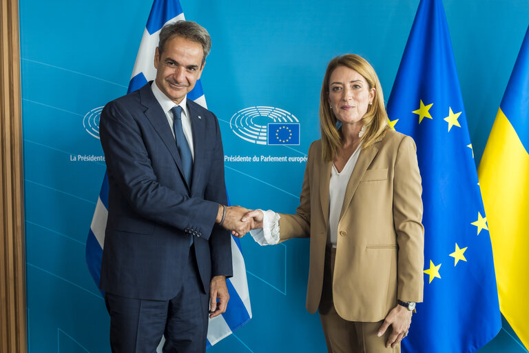 Снимка 1: Roberta METSOLA, EP President meets with Kyriakos MITSOTAKIS, Greek Prime Minister