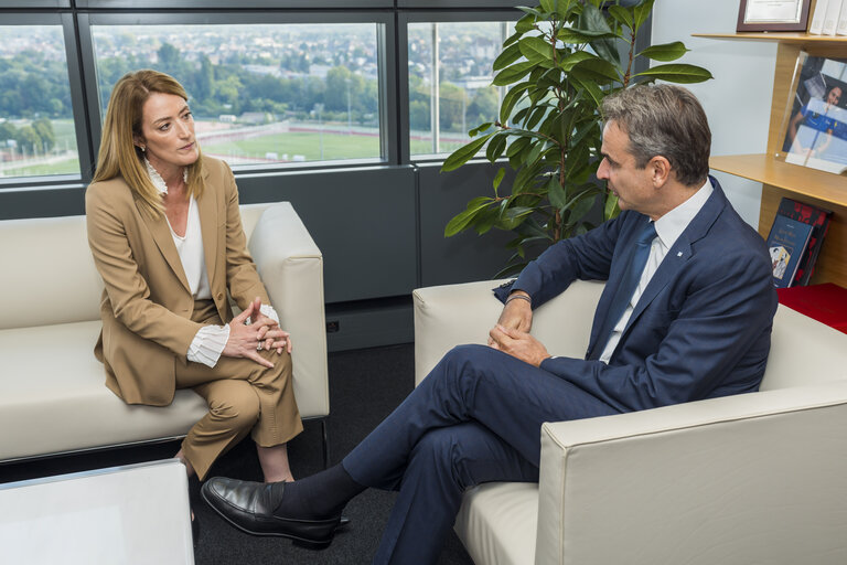 Photo 5: Roberta METSOLA, EP President meets with Kyriakos MITSOTAKIS, Greek Prime Minister