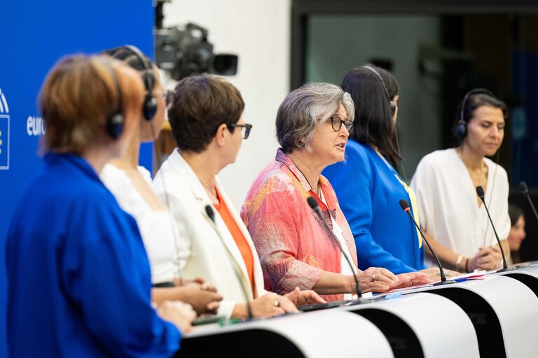 Foto 19: Press conference -  Ahead of the prostitution report – survivors call for the criminalisation of sex buyers