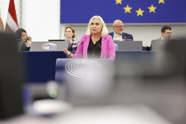 Fotografia 5: EP Plenary session - Oral question - Opening of negotiations of an agreement with the United States of America on strengthening international supply chains of critical minerals