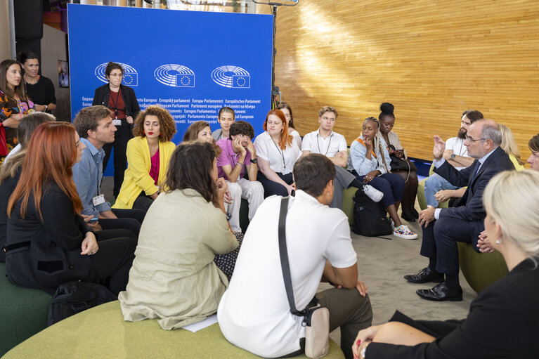 Foto 17: Jaume DUCH meets with influencers