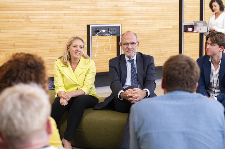 Foto 18: Jaume DUCH meets with influencers