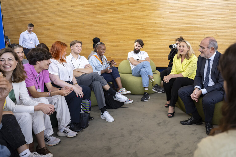 Foto 9: Jaume DUCH meets with influencers