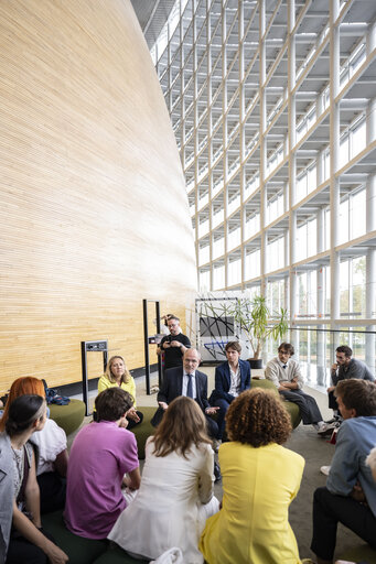 Foto 3: Jaume DUCH meets with influencers