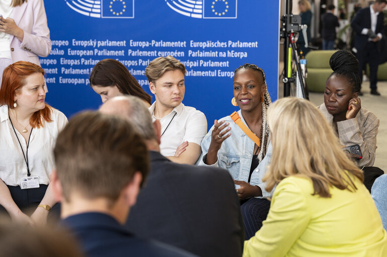 Foto 13: Jaume DUCH meets with influencers