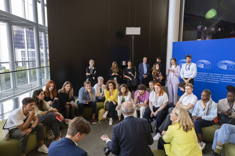 Foto 12: Jaume DUCH meets with influencers