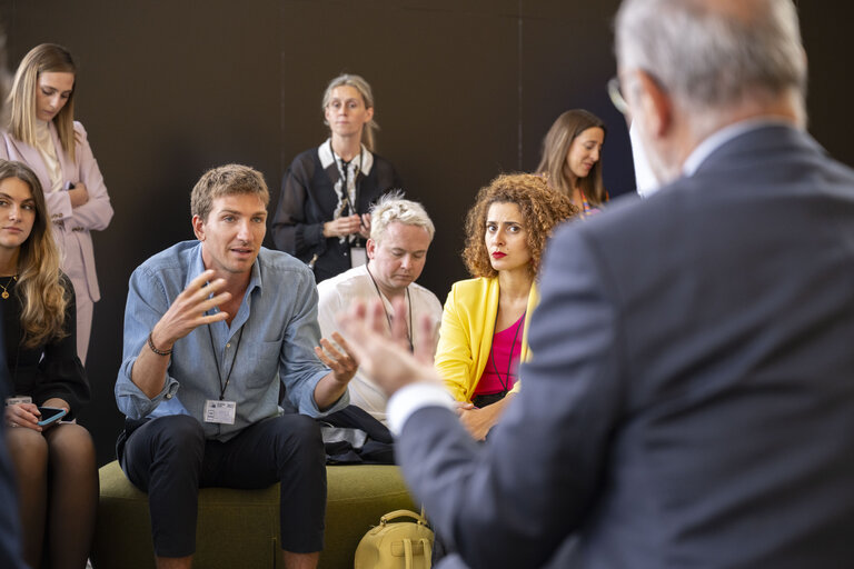 Foto 20: Jaume DUCH meets with influencers