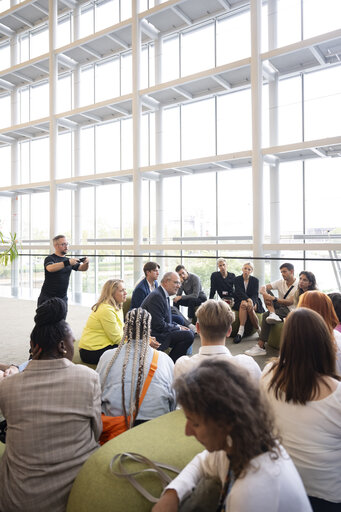 Foto 2: Jaume DUCH meets with influencers