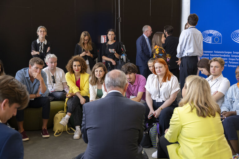 Foto 11: Jaume DUCH meets with influencers