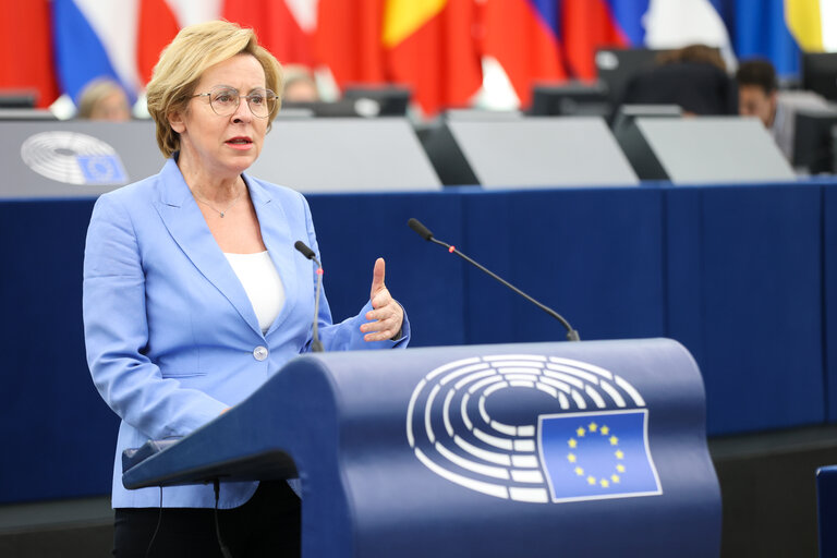 Photo 17: EP Plenary session - Council and Commission statements - Rising precariousness in Europe including the need for aid to the Most Deprived