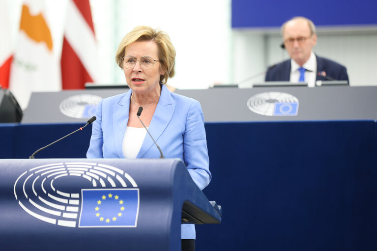 Photo 18: EP Plenary session - Council and Commission statements - Rising precariousness in Europe including the need for aid to the Most Deprived