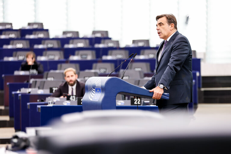 Photo 50: EP Plenary session - Commission statement - Corrupt large-scale sale of Schengen visas