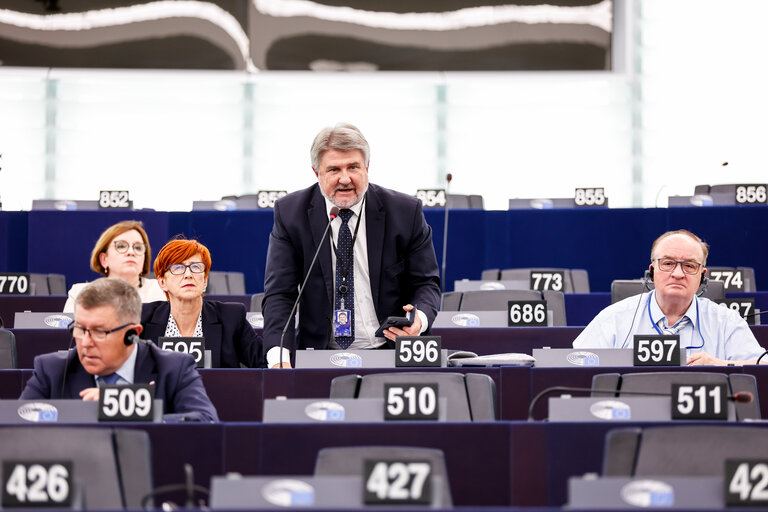 Photo 36: EP Plenary session - Commission statement - Corrupt large-scale sale of Schengen visas