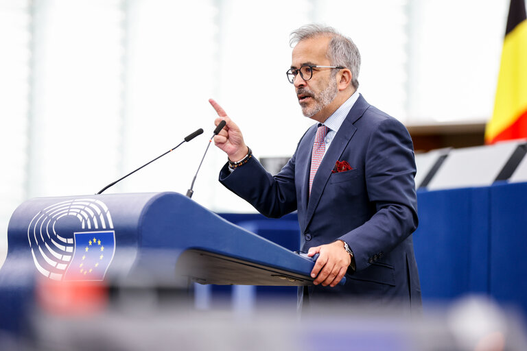 Photo 27: EP Plenary session - Commission statement - Corrupt large-scale sale of Schengen visas