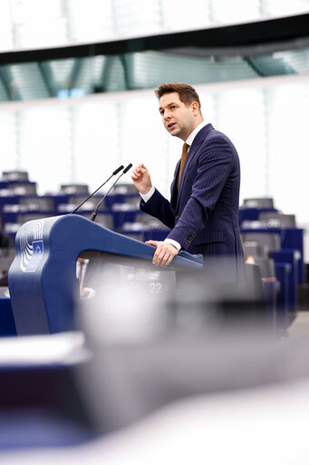 Photo 45: EP Plenary session - Commission statement - Corrupt large-scale sale of Schengen visas