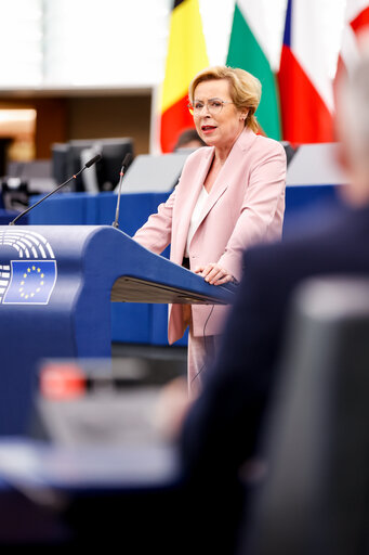 Photo 43: EP Plenary session - Commission statement - Corrupt large-scale sale of Schengen visas