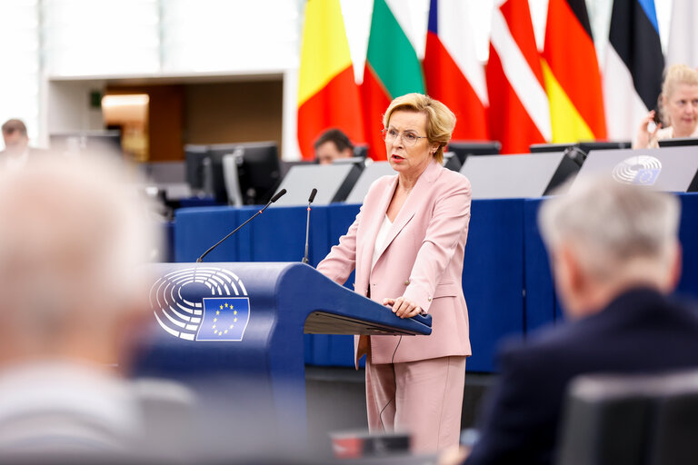 Photo 34: EP Plenary session - Commission statement - Corrupt large-scale sale of Schengen visas