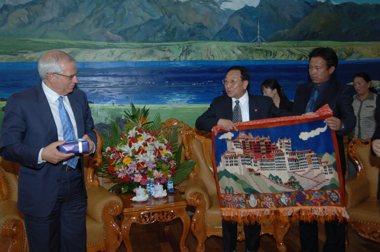 Valokuva 12: Josep Borrell Fontelles, EP President during his official visit to China, July 11, 2006