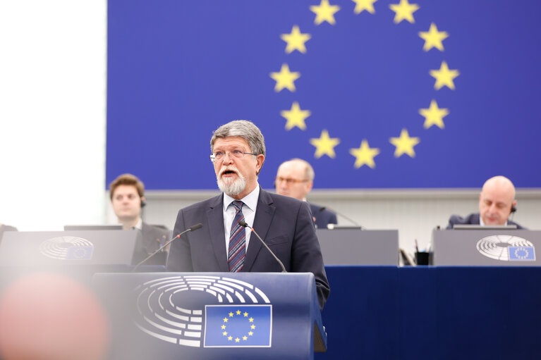 Φωτογραφία 42: EP Plenary session - Effectiveness of the EU sanctions on Russia