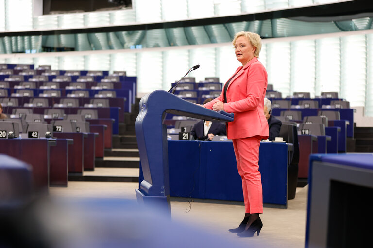 Fotografi 33: EP Plenary session - Effectiveness of the EU sanctions on Russia