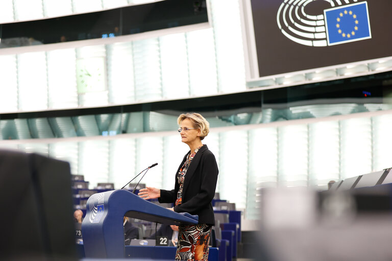 Φωτογραφία 36: EP Plenary session - Effectiveness of the EU sanctions on Russia