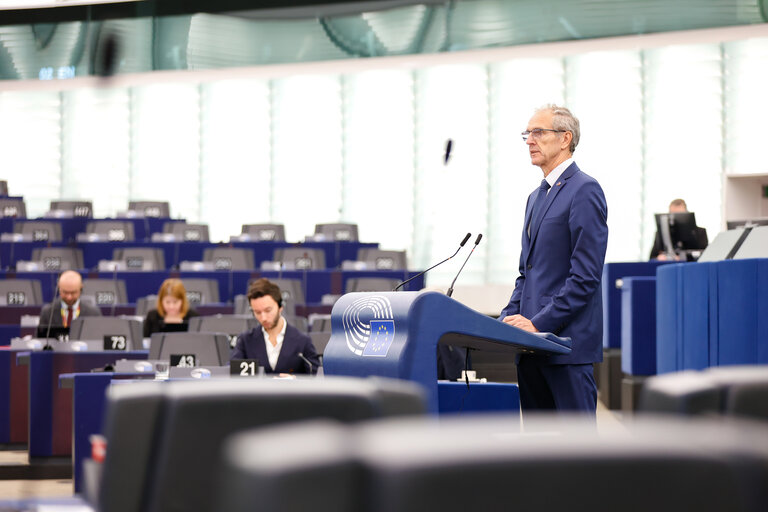 Φωτογραφία 18: EP Plenary session - Effectiveness of the EU sanctions on Russia