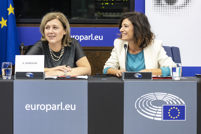 Fotografija 25: Press seminar on ' Safeguarding Media Freedom: the role of the European Union '