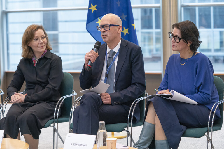 Fotografia 18: EPRS Policy Roundtable - Lessons learned from the COVID-19 pandemic: Recommendations for the future