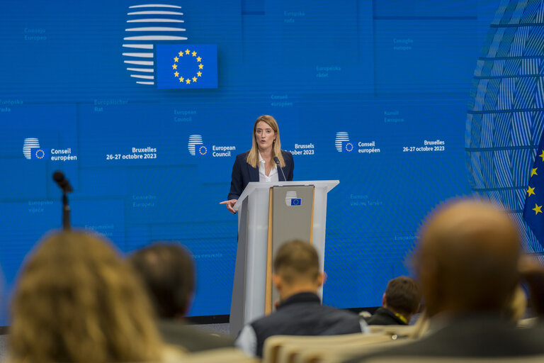 Photo 7: European Council - Press Conference by Roberta METSOLA, EP President