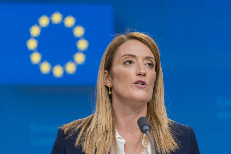 Photo 3: European Council - Press Conference by Roberta METSOLA, EP President .