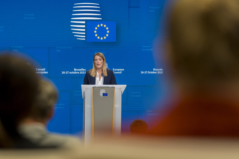 Photo 4: European Council - Press Conference by Roberta METSOLA, EP President .