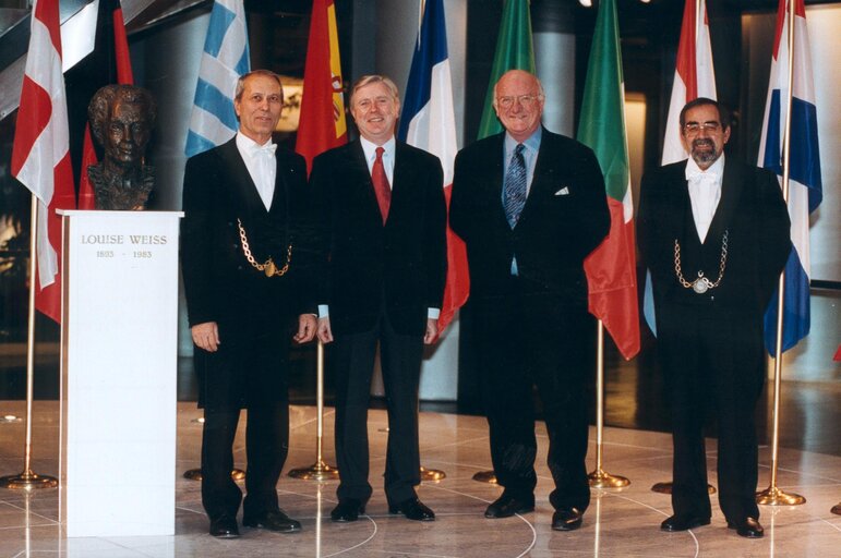 Fotografija 5: Pat Cox, former president of the European Parliament and Lord Russell Johnston, former president of the Parliamentary Assembly of the Council of Europe in Strasbourg in 2001