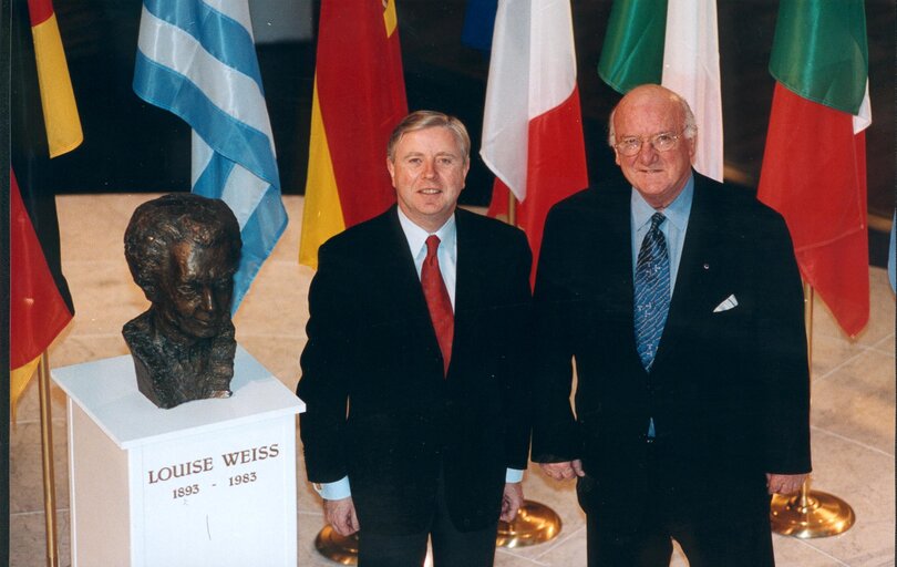 Fotografija 6: Pat Cox, former president of the European Parliament and Lord Russell Johnston, former president of the Parliamentary Assembly of the Council of Europe in Strasbourg in 2001