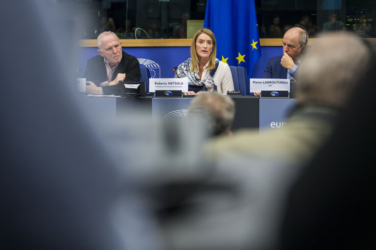 Fotografi 3: Speech by Roberta METSOLA, EP President at the event 'Stopping the horror and building a durable peace: what role for the EU?'