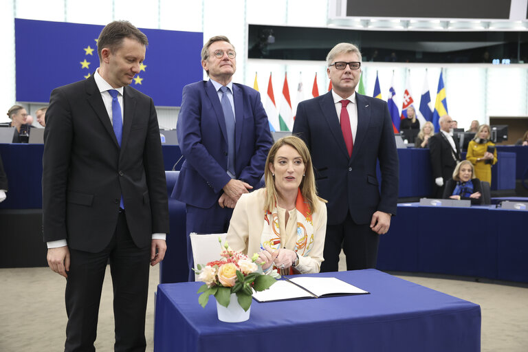 EP Plenary session - Voting session including 2024 budget procedure and signing ceremony