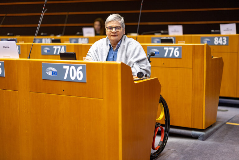 Photo 5: Janina OCHOJSKA in the EP in Brussels