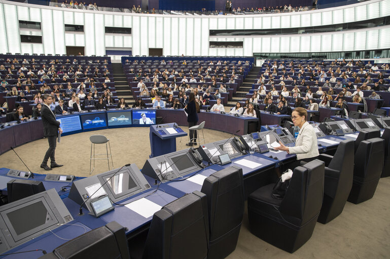 Photo 16: Euroscola