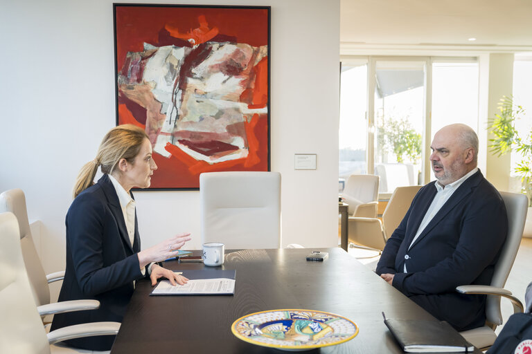 Снимка 1: Roberta METSOLA, EP President meets with Christos DOULKERIDIS, Mayor of Ixelles