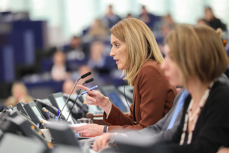 Foto 6: EP Plenary session - Resumption of session and order of business