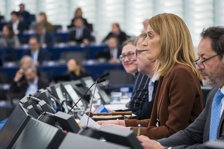 Foto 12: EP Plenary session - Resumption of session and order of business