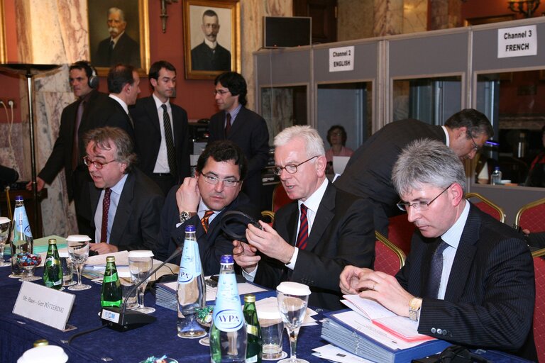 Fotografija 5: Hans-Gert POETTERING, EP President attends to the  Euro-Mediterranean Parliamentary Assembly in Athens, Greece, February 28, 2008...